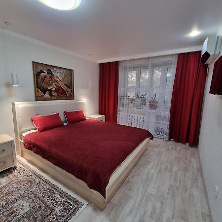 Посуточная Квартира На Мухита C Wi-Fi Uralsk Exterior photo