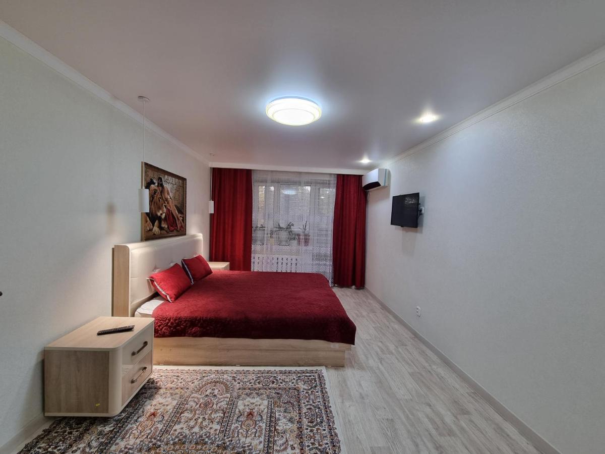 Посуточная Квартира На Мухита C Wi-Fi Uralsk Exterior photo