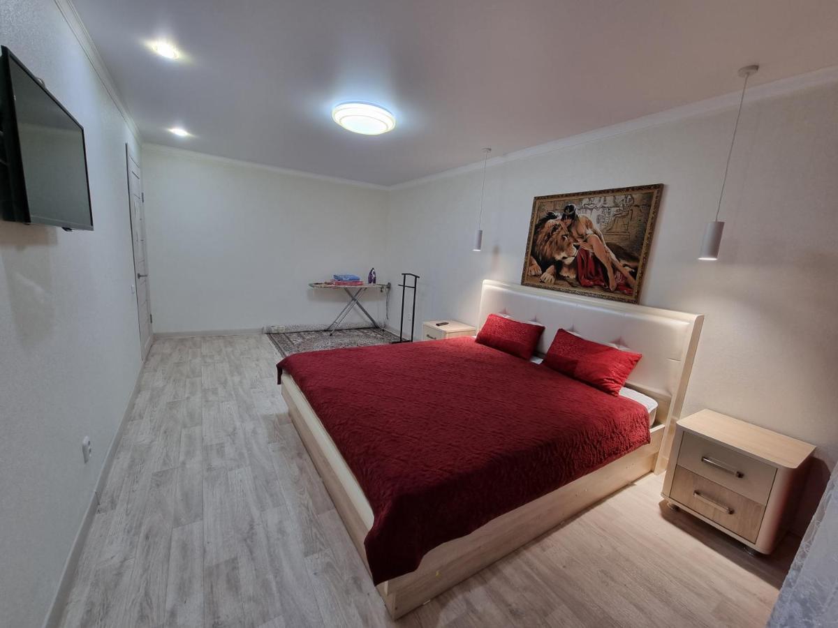 Посуточная Квартира На Мухита C Wi-Fi Uralsk Exterior photo